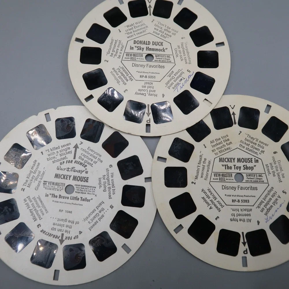 Vintage View-Master Lighted Viewer Blue with lot of reels Disney Bambi‎ Snoopy